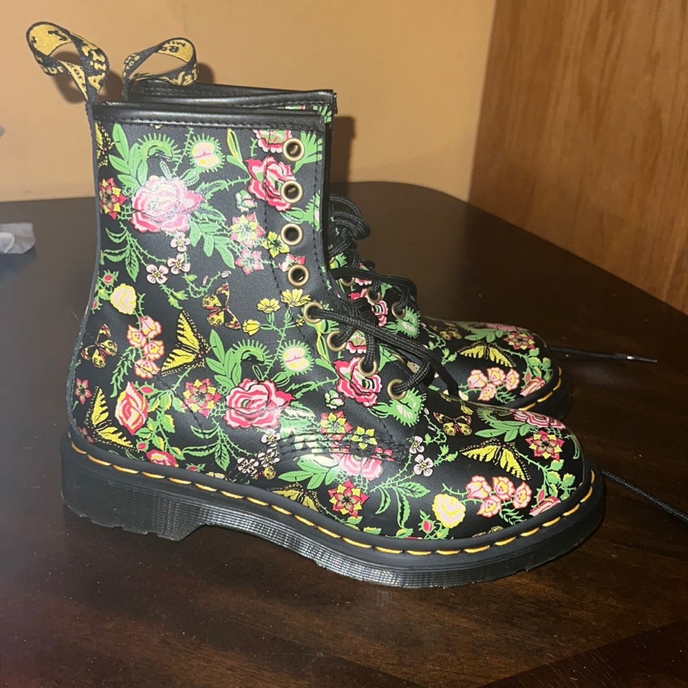 Cute floral doc martens size 7